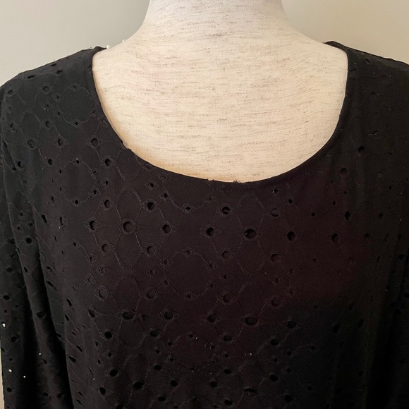 Cherie eyelet dress with tie sleeves - Picture 1 of 4